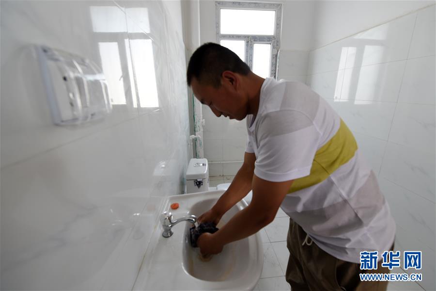 （新華全媒+）（23）千里“挪窩”，踏實(shí)開啟新生活