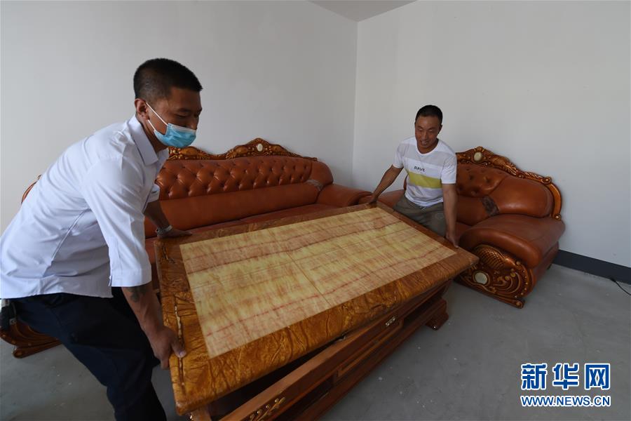 （新華全媒+）（27）千里“挪窩”，踏實(shí)開啟新生活