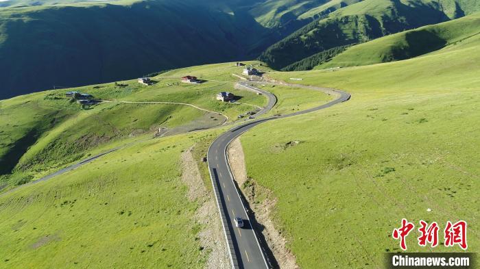 四川道孚：打通交通脈絡(luò)，連通百姓幸福