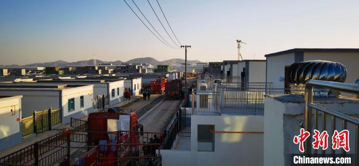 圖為蘭州新區(qū)移民安置區(qū)?！∥航ㄜ?攝