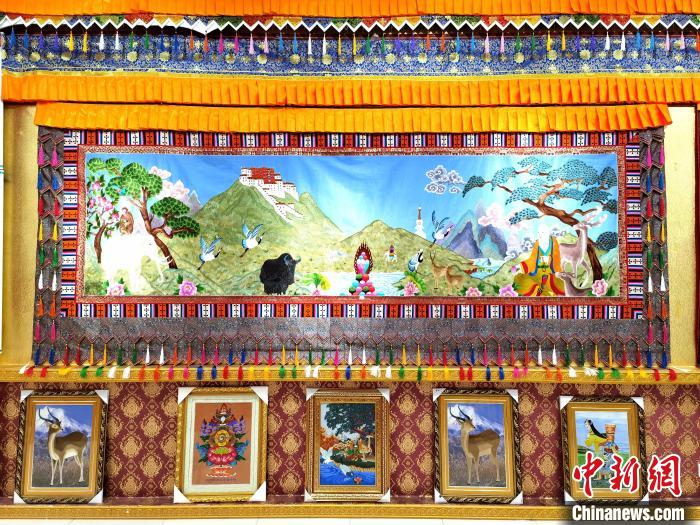 圖為藏繡作品。　祁增蓓 攝