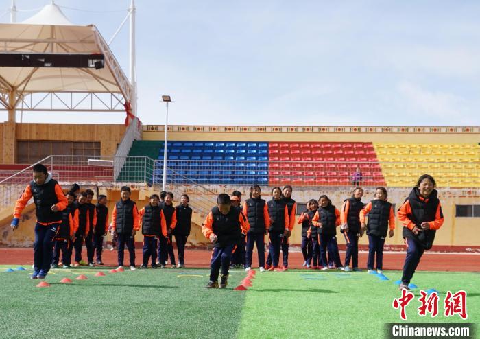 圖為孩子們正在進(jìn)行訓(xùn)練?！●R銘言 攝