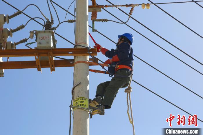 青海海西:電力助農(nóng)“保飯碗”萬畝鹽田鉀肥興