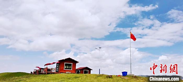 圖為地處同仁市加吾鄉(xiāng)東維村的農(nóng)家樂?！⑿憔?攝