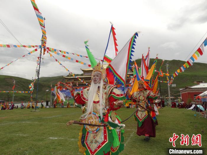 圖為演員進(jìn)行表演?！“喱斂h文體旅游廣電局 供圖