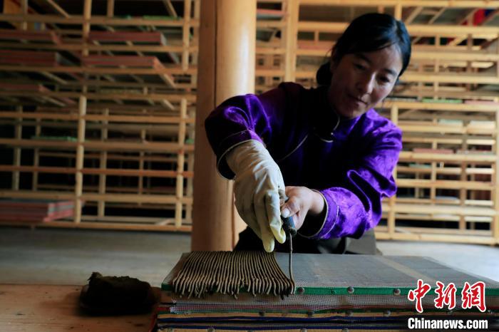 擠壓成香?！⊥趵?攝