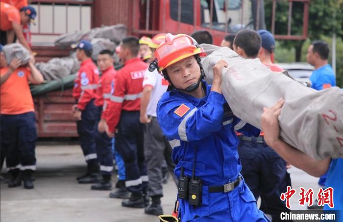 從汶川到瀘定，14年來他們依舊“在現(xiàn)場”