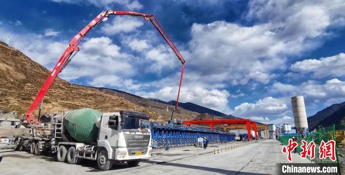 T梁發(fā)運現(xiàn)場。　中鐵八局 供圖