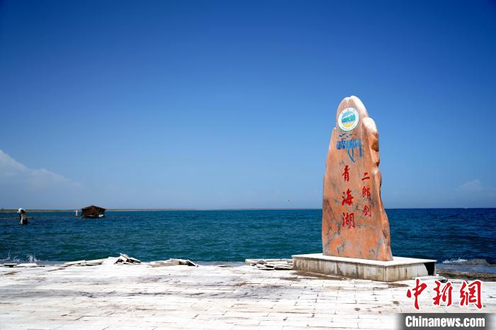 圖為青海湖景區(qū)一角?！O睿 攝