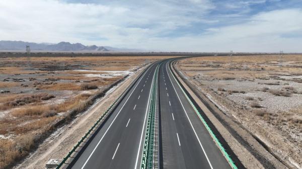 格爾木至茫崖公路擴建工程正式通車