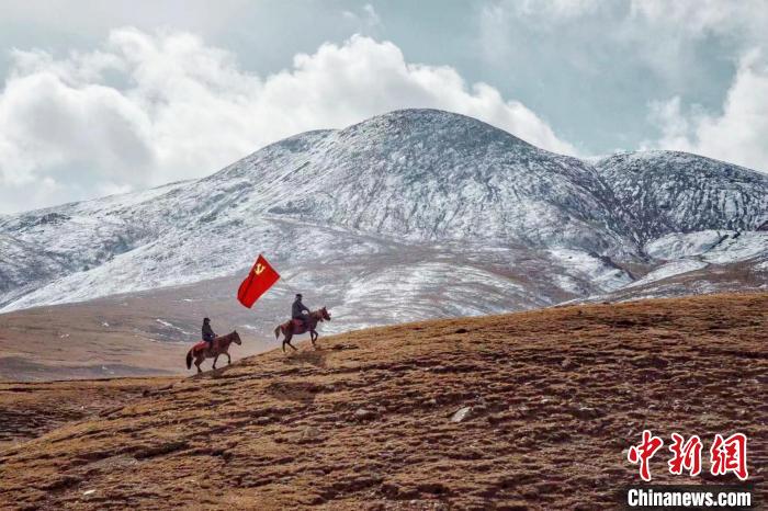 圖為青海省治多縣索加鄉(xiāng)干部群眾。(資料圖) 治多縣委宣傳部 供圖