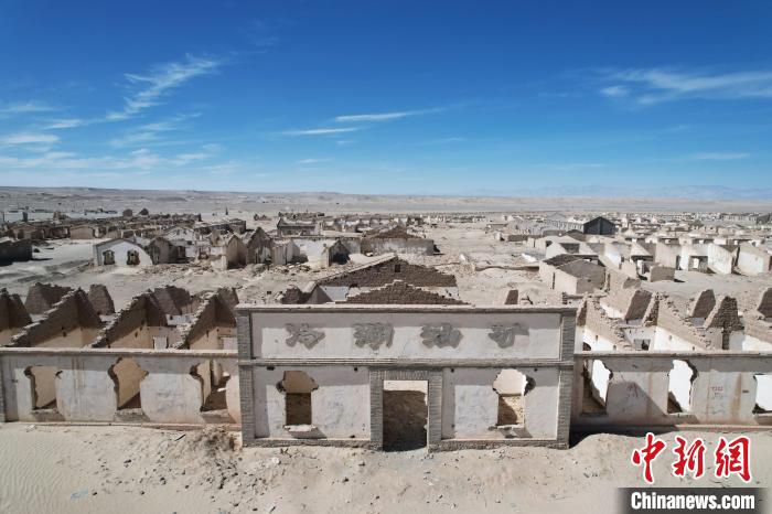 航拍青海省海西蒙古族藏族自治州茫崖市冷湖石油工業(yè)遺址保護區(qū)?！●R銘言 攝