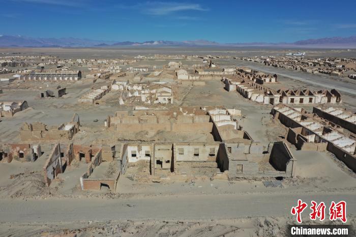 航拍青海省海西蒙古族藏族自治州茫崖市冷湖石油工業(yè)遺址保護(hù)區(qū)?！●R銘言 攝