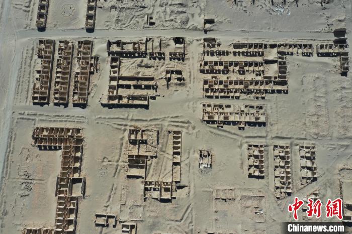 航拍青海省海西蒙古族藏族自治州茫崖市冷湖石油工業(yè)遺址保護(hù)區(qū)?！●R銘言 攝