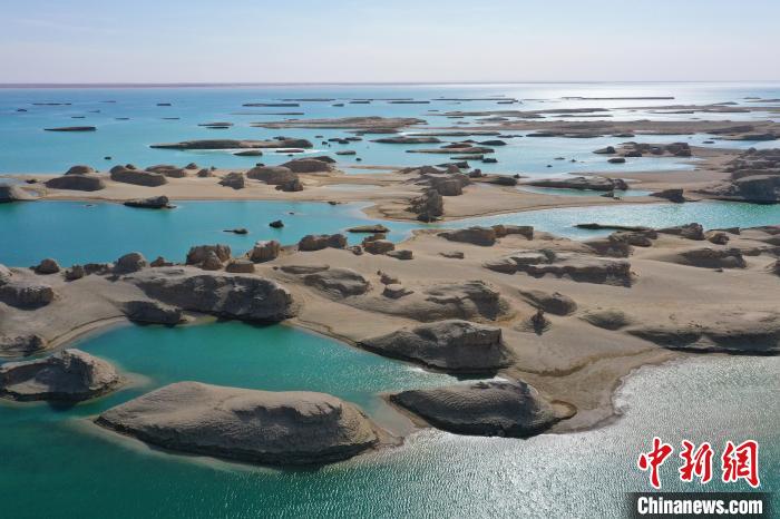 航拍青海大柴旦烏素特水上雅丹奇特景觀?！●R銘言 攝
