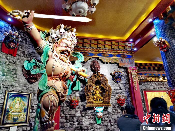 青海“金色谷地”熱貢：唐卡、泥塑璀璨奪目
