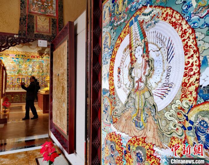 圖為熱貢唐卡?！?zhí)砀?攝