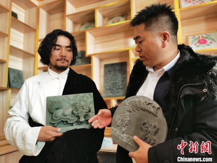 圖為石刻作品展示?！?zhí)砀?攝