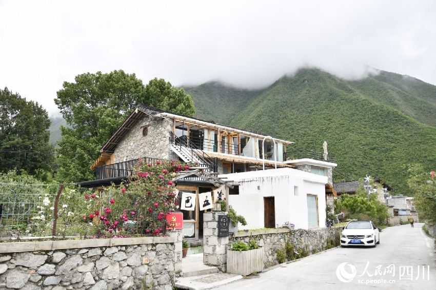 王健爽經(jīng)營的民宿——辛巴五普。人民網(wǎng)記者朱虹攝