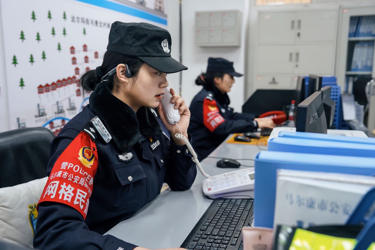 正在工作的女警們。劉一可攝
