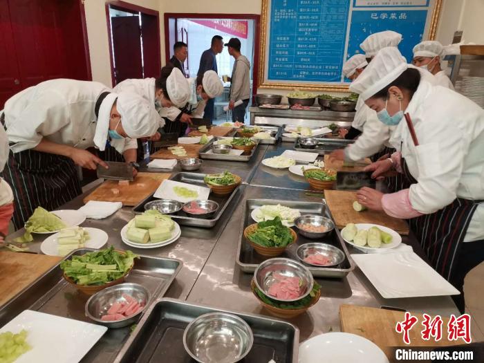 拉薩聚焦高校畢業(yè)生、農(nóng)牧民就業(yè)任務(wù)指標(biāo)均超額完成