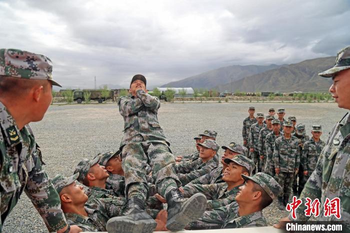 信任背摔?！《魏晡?攝