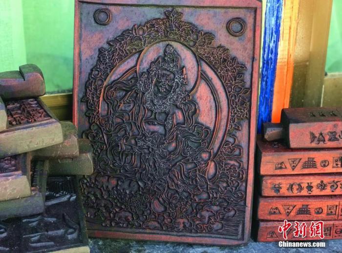 圖為普松雕刻技藝傳承人嘎瑪曲扎創(chuàng)作的雕刻作品。 <a target='_blank' ><p  align=