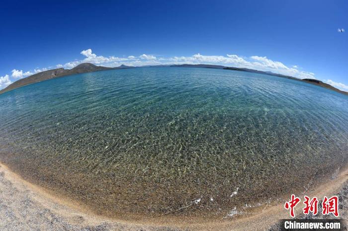 錯(cuò)鄂湖水清澈透明?！?lt;a target='_blank' ></p><p  align=