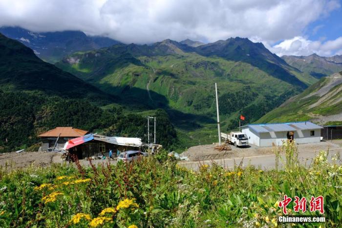 圖為8月6日，玉麥鄉(xiāng)卓嘎、央宗姐妹的牧場風(fēng)光。 <a target='_blank' ></p><p  align=