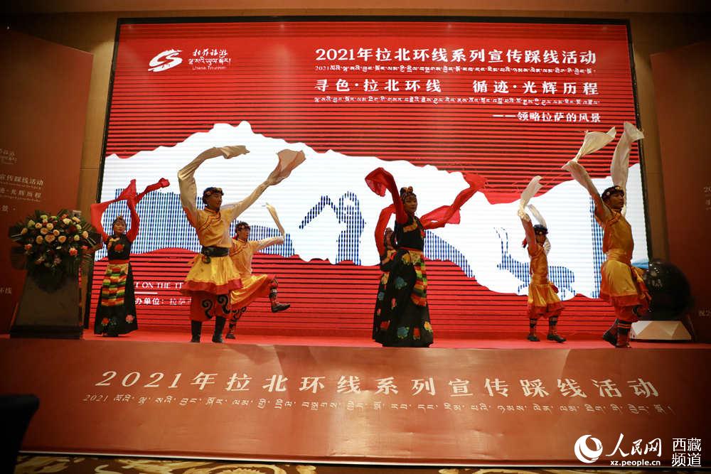 文藝表演。人民網(wǎng) 次仁羅布攝