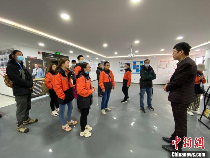 圖為2021瀾湄萬(wàn)里行中外媒體在昌都新區(qū)采訪(fǎng)?！±罱瓕?攝