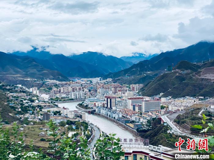 圖為“藏東明珠”昌都?！±罱瓕?攝