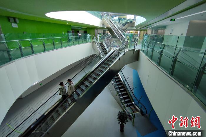 圖為西藏自治區(qū)婦產兒童醫(yī)院內景?！〗w波 攝