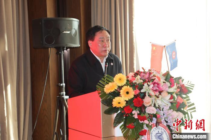 圖為中國(guó)非公立醫(yī)療機(jī)構(gòu)協(xié)會(huì)常務(wù)副會(huì)長(zhǎng)兼秘書(shū)長(zhǎng)郝德明致辭。　韓相澤 攝