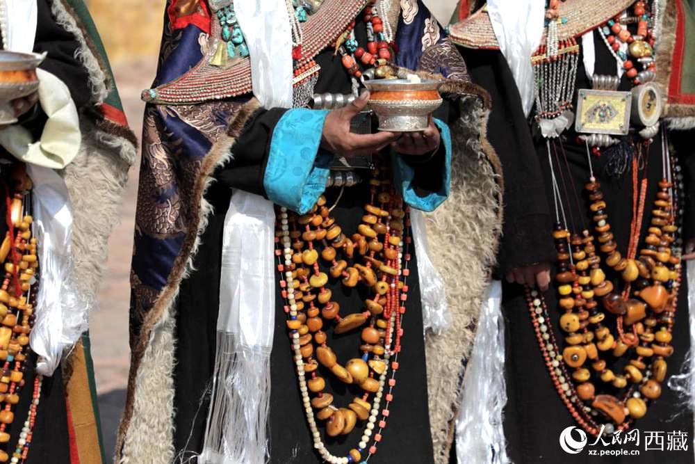 獨具特色的“飛天服飾”。人民網(wǎng) 李海霞攝