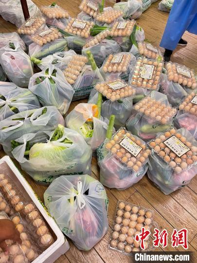 西藏格拉丹東超市疫情期間全力保障市場供應(yīng)?！∈茉L者供圖