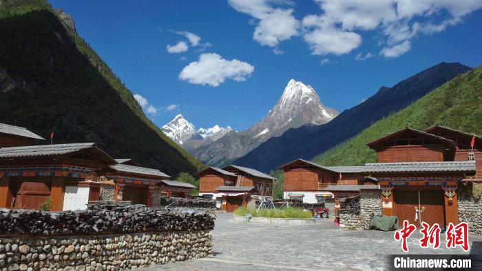 圖為西藏林芝市工布江達(dá)縣錯高古村?！≈x牧 攝