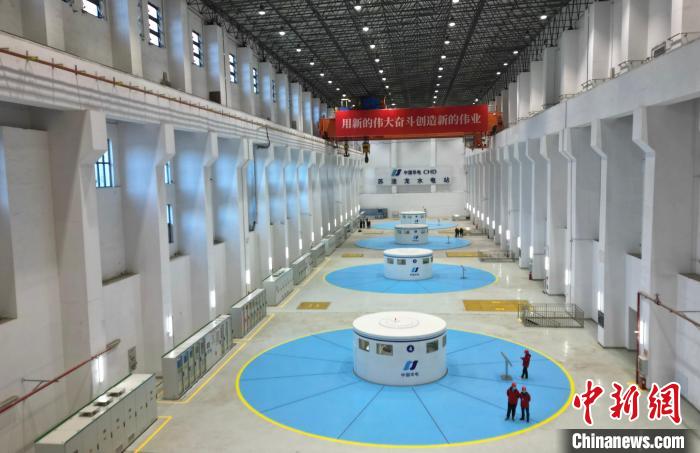 圖為水電站內(nèi)部?！⊥趵凇z