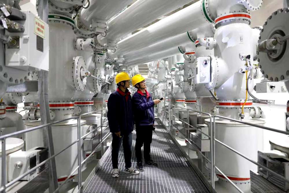 進(jìn)行日常檢查。吳雛音 攝