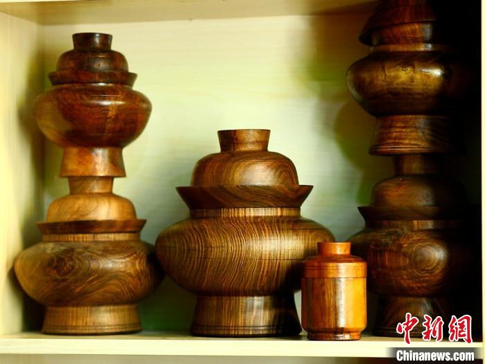 圖為各種木碗成品。　 鄧巴 　攝