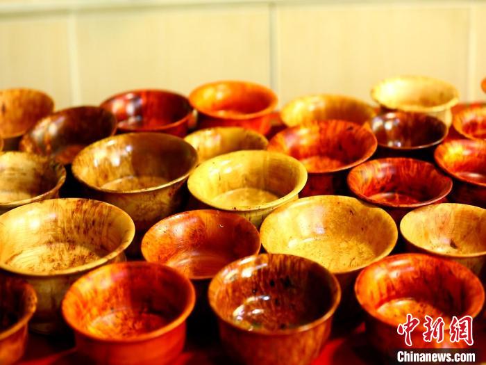 圖為木碗成品?！?鄧巴 　攝