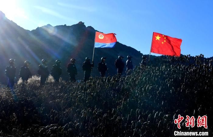 1月6日，移民警察正在乃堆拉巡邏?！±盍?攝