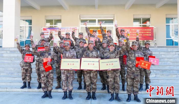 獲獎(jiǎng)選手合影。　吳蒙昆 攝