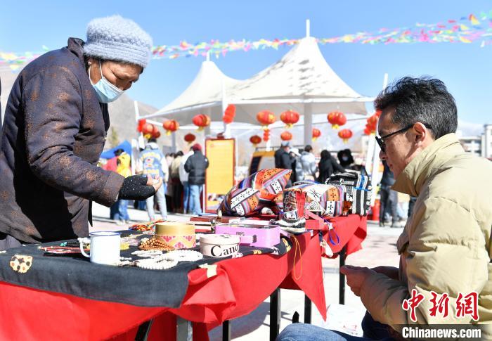 圖為展銷會現(xiàn)場?！∝暩聛硭?攝