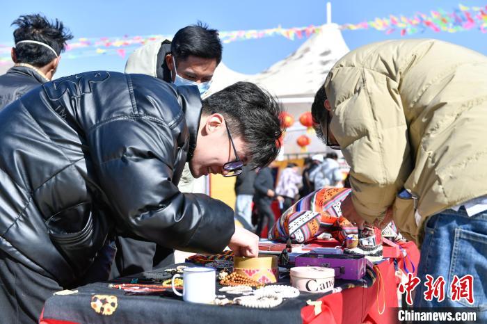 圖為展銷會現(xiàn)場?！∝暩聛硭?攝