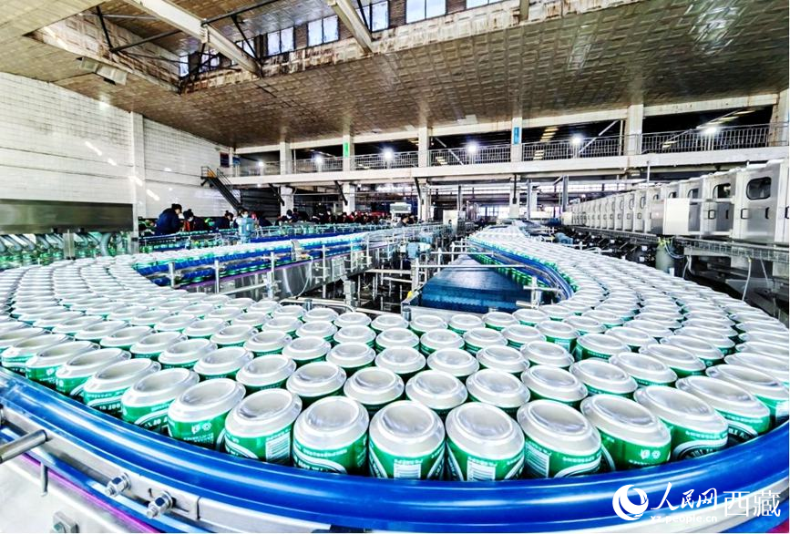 全新升級的生產(chǎn)線投入使用。人民網(wǎng) 李海霞攝