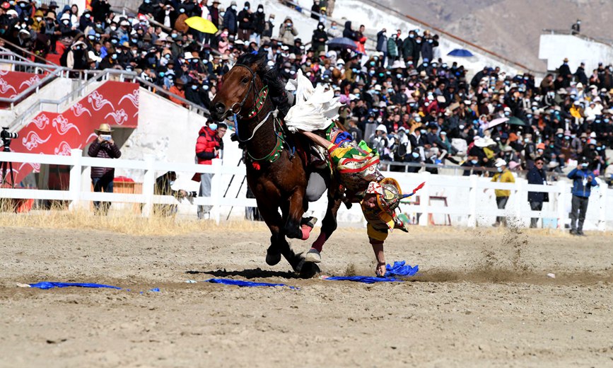 藏歷新年，精彩的馬術(shù)表演。潘多攝