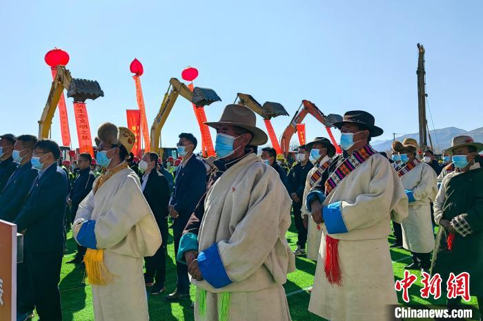 各方代表參加集中開復工儀式?！∧岈斪扛?攝