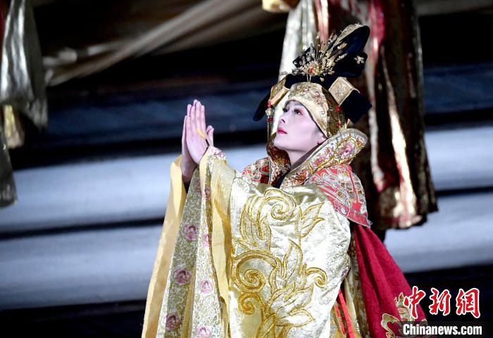 3月17日，西藏拉薩，《文成公主》大型史詩(shī)劇演出現(xiàn)場(chǎng)。　李林 攝