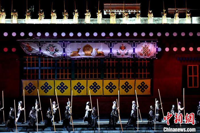 3月17日，西藏拉薩，《文成公主》大型史詩(shī)劇演出現(xiàn)場(chǎng)。　李林 攝